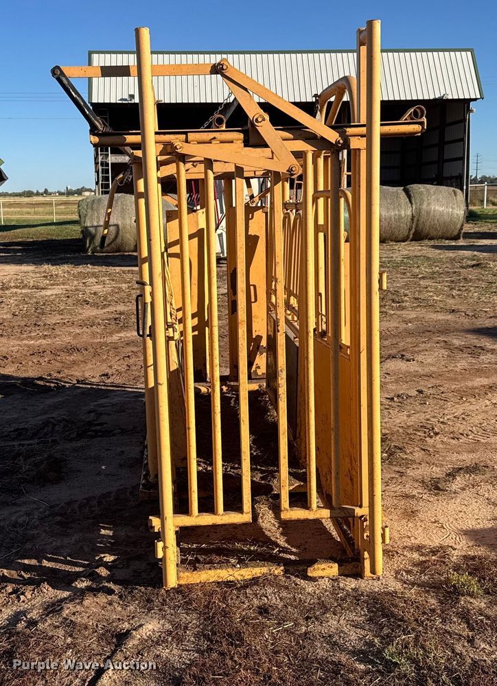 image for item EM8451 For-Most 375 livestock chute
