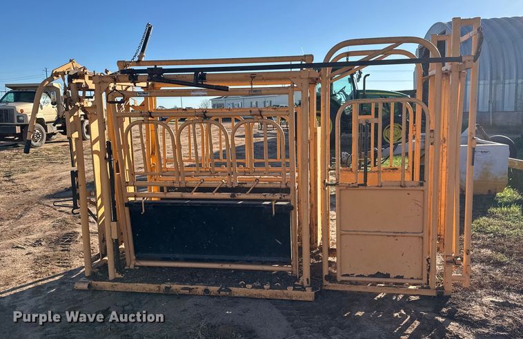 image for item EM8451 For-Most 375 livestock chute
