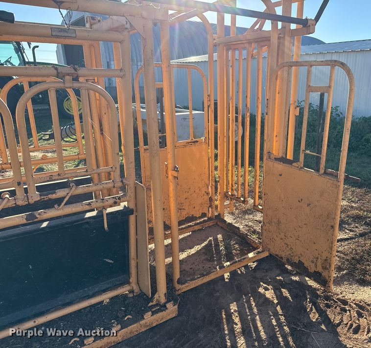 image for item EM8451 For-Most 375 livestock chute