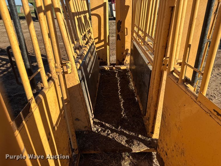 image for item EM8451 For-Most 375 livestock chute