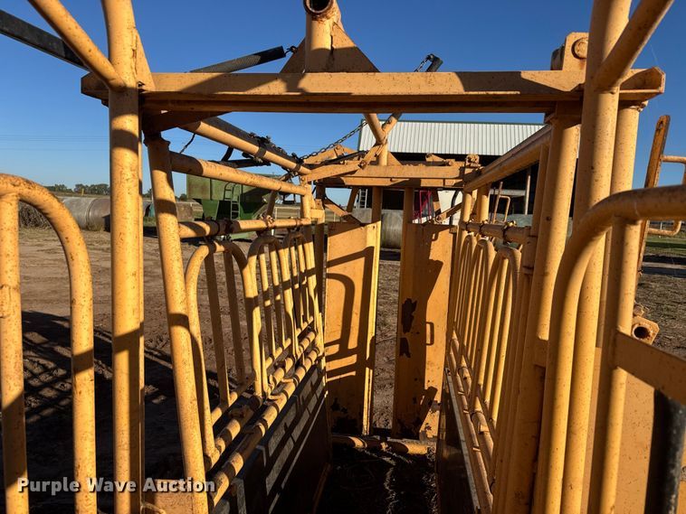 image for item EM8451 For-Most 375 livestock chute