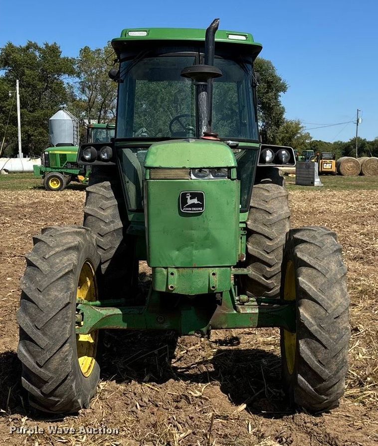 image for item EN5659 John Deere 2950 MFWD tractor