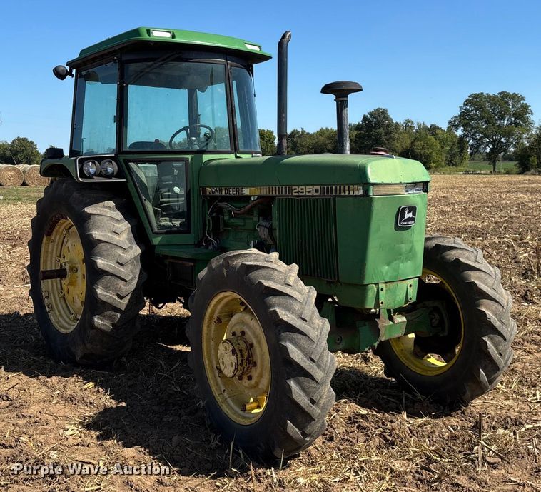 image for item EN5659 John Deere 2950 MFWD tractor
