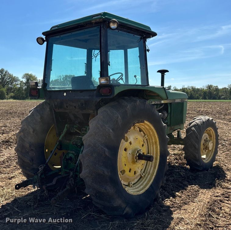 image for item EN5659 John Deere 2950 MFWD tractor
