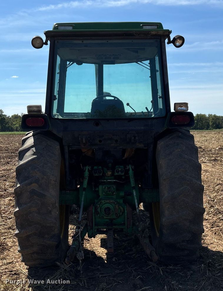 image for item EN5659 John Deere 2950 MFWD tractor