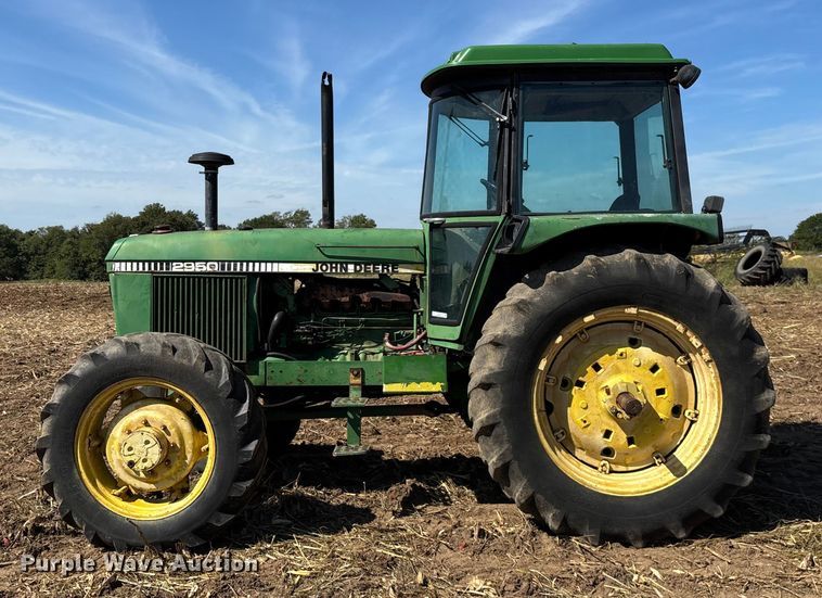 image for item EN5659 John Deere 2950 MFWD tractor
