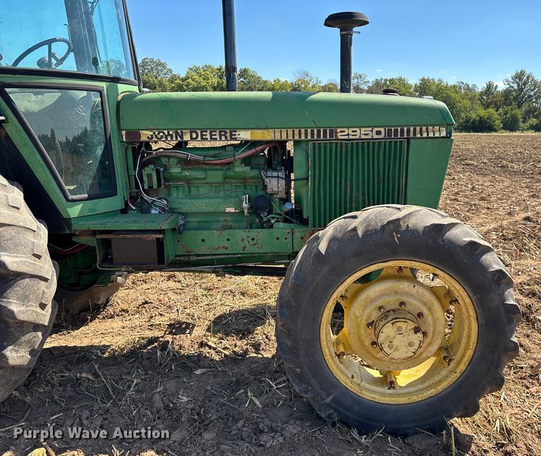 image for item EN5659 John Deere 2950 MFWD tractor