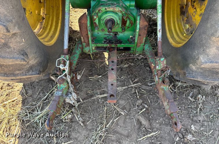 image for item EN5659 John Deere 2950 MFWD tractor