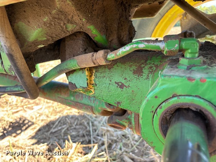 image for item EN5659 John Deere 2950 MFWD tractor