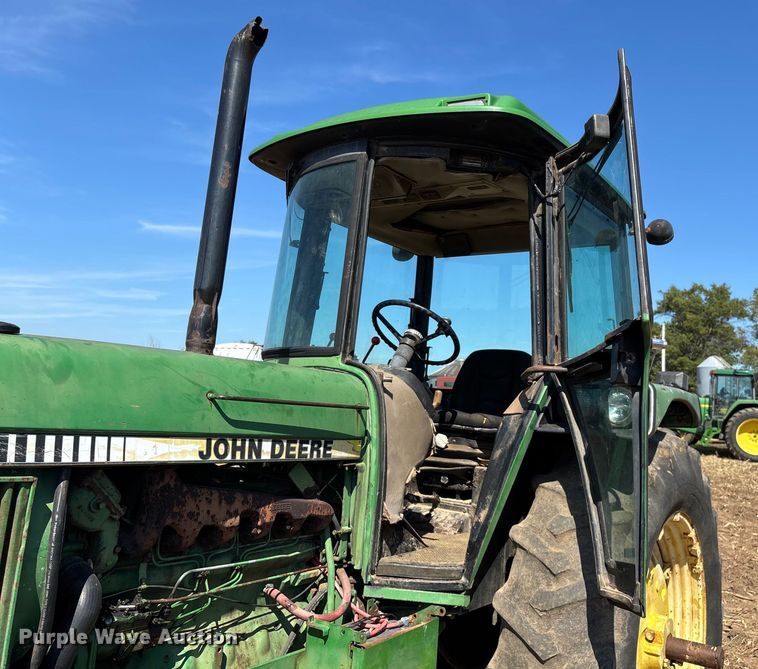 image for item EN5659 John Deere 2950 MFWD tractor