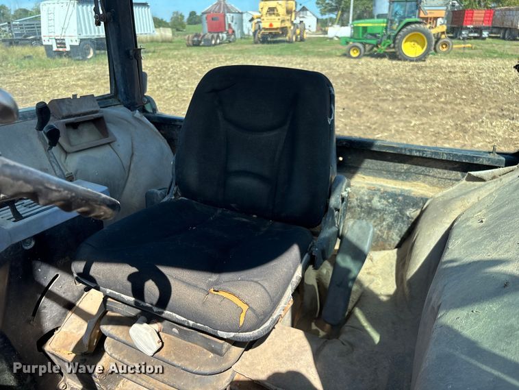 image for item EN5659 John Deere 2950 MFWD tractor