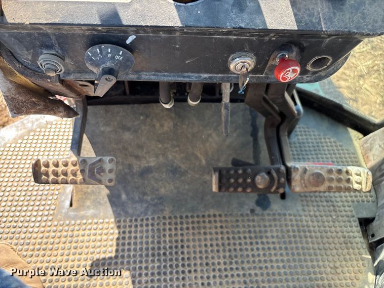 image for item EN5659 John Deere 2950 MFWD tractor