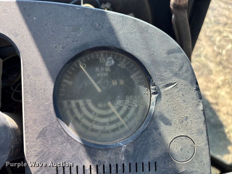 image for item EN5659 John Deere 2950 MFWD tractor