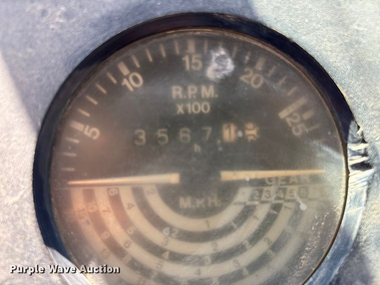 image for item EN5659 John Deere 2950 MFWD tractor