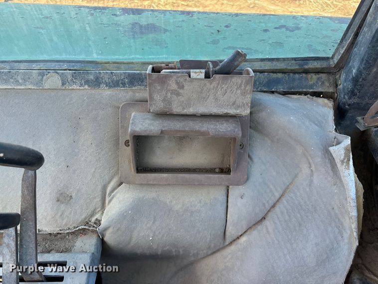 image for item EN5659 John Deere 2950 MFWD tractor