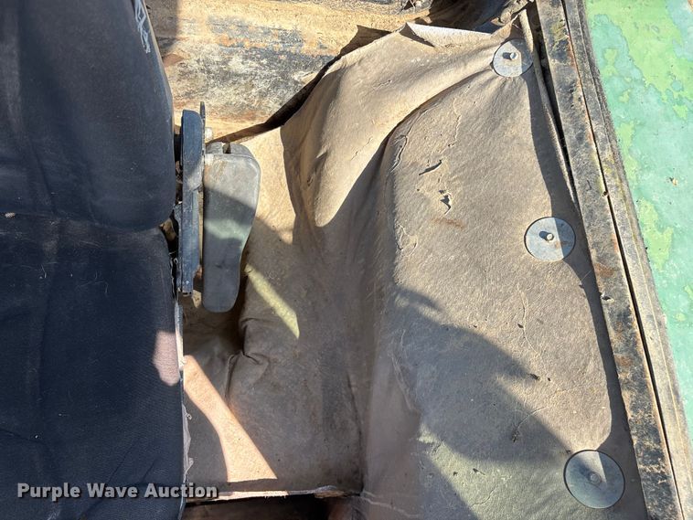 image for item EN5659 John Deere 2950 MFWD tractor