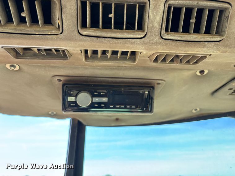 image for item EN5659 John Deere 2950 MFWD tractor