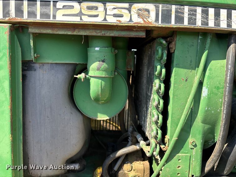 image for item EN5659 John Deere 2950 MFWD tractor