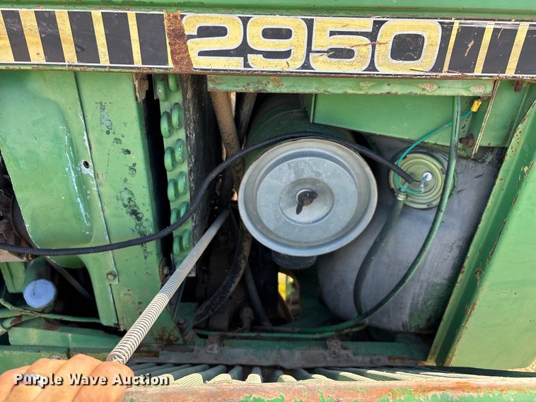 image for item EN5659 John Deere 2950 MFWD tractor