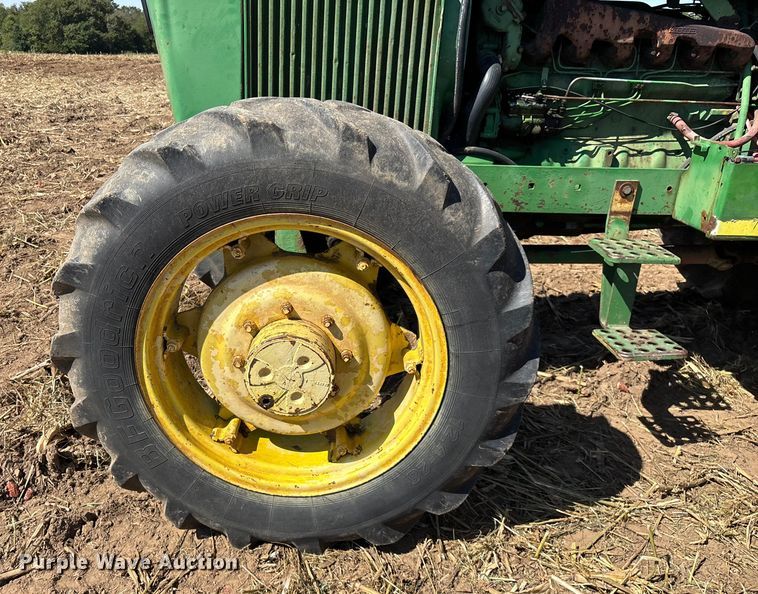 image for item EN5659 John Deere 2950 MFWD tractor