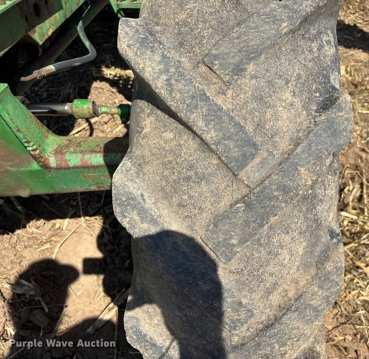 image for item EN5659 John Deere 2950 MFWD tractor