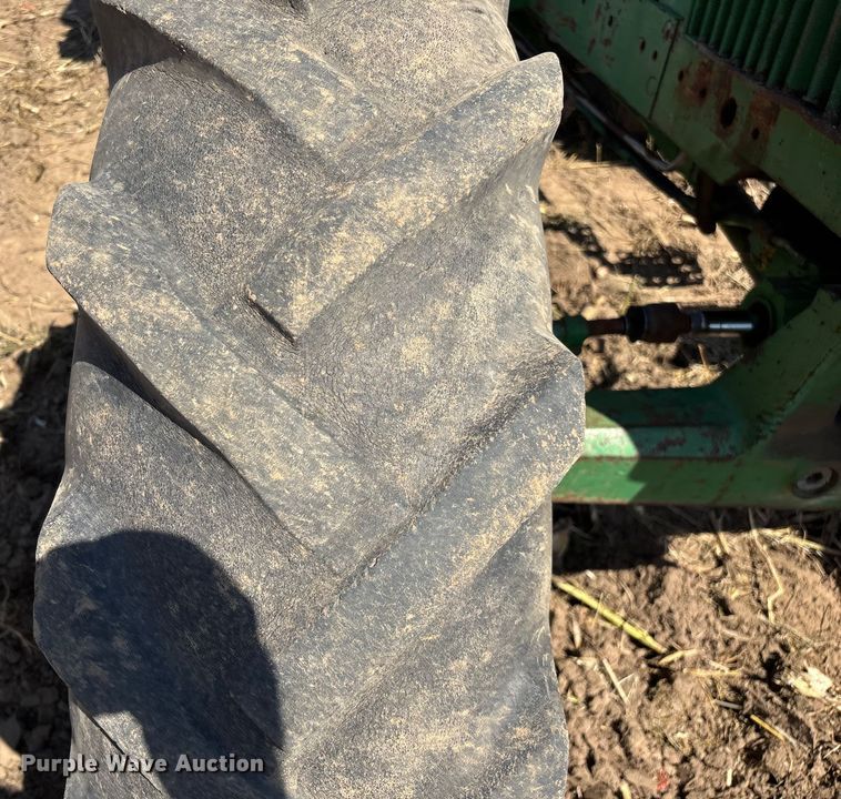 image for item EN5659 John Deere 2950 MFWD tractor