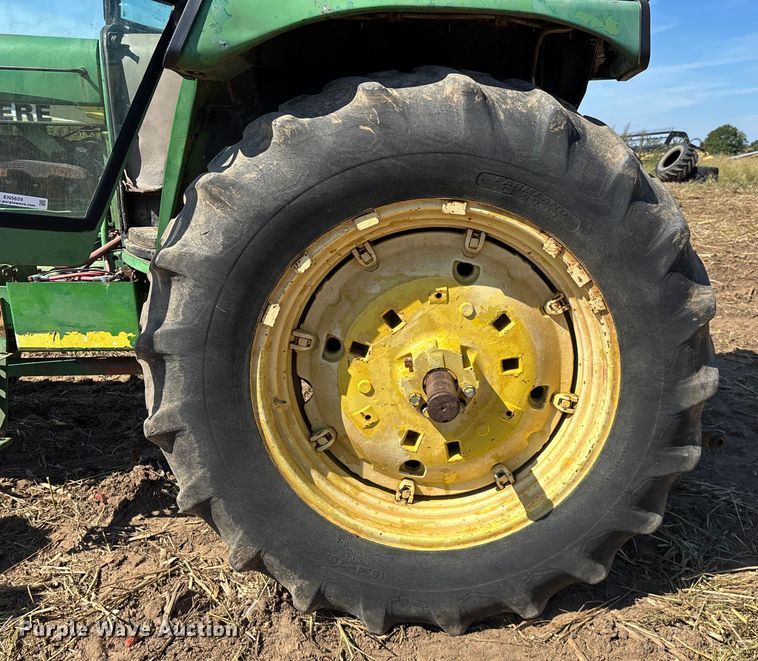 image for item EN5659 John Deere 2950 MFWD tractor
