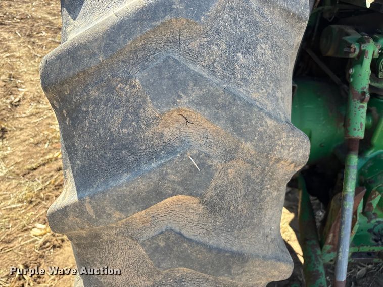 image for item EN5659 John Deere 2950 MFWD tractor