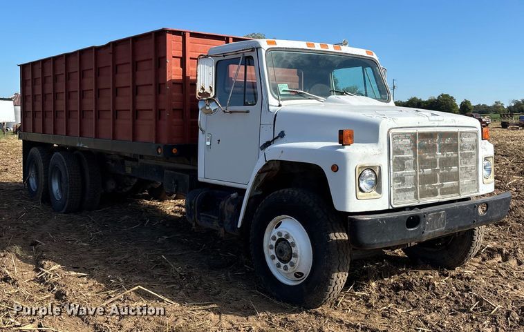 image for item EN5664 1986 International F1954 grain truck