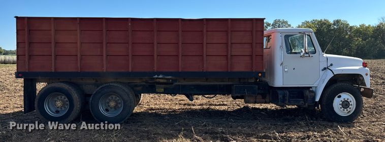 image for item EN5664 1986 International F1954 grain truck