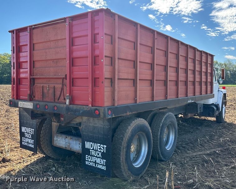 image for item EN5664 1986 International F1954 grain truck