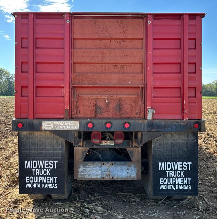 image for item EN5664 1986 International F1954 grain truck