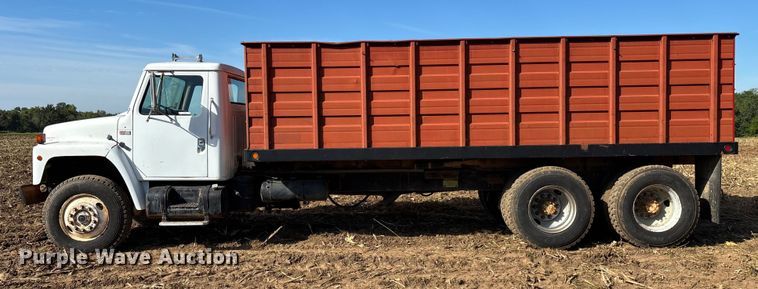 image for item EN5664 1986 International F1954 grain truck