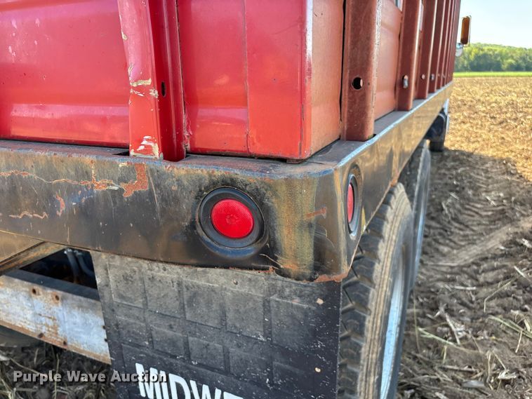 image for item EN5664 1986 International F1954 grain truck