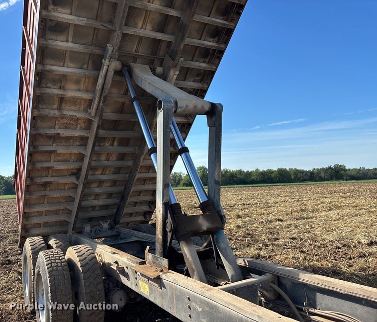 image for item EN5664 1986 International F1954 grain truck