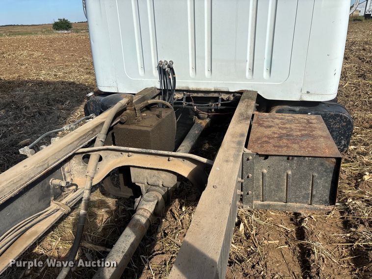 image for item EN5664 1986 International F1954 grain truck