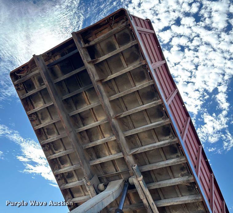 image for item EN5664 1986 International F1954 grain truck