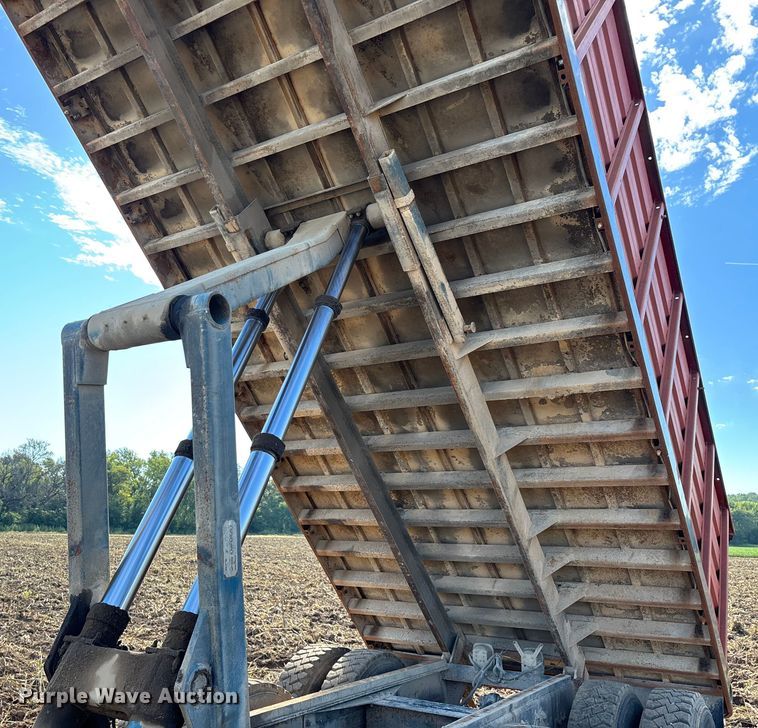 image for item EN5664 1986 International F1954 grain truck