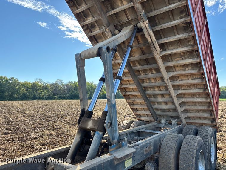 image for item EN5664 1986 International F1954 grain truck