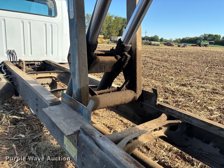 image for item EN5664 1986 International F1954 grain truck