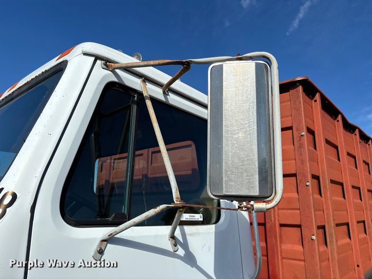 image for item EN5664 1986 International F1954 grain truck