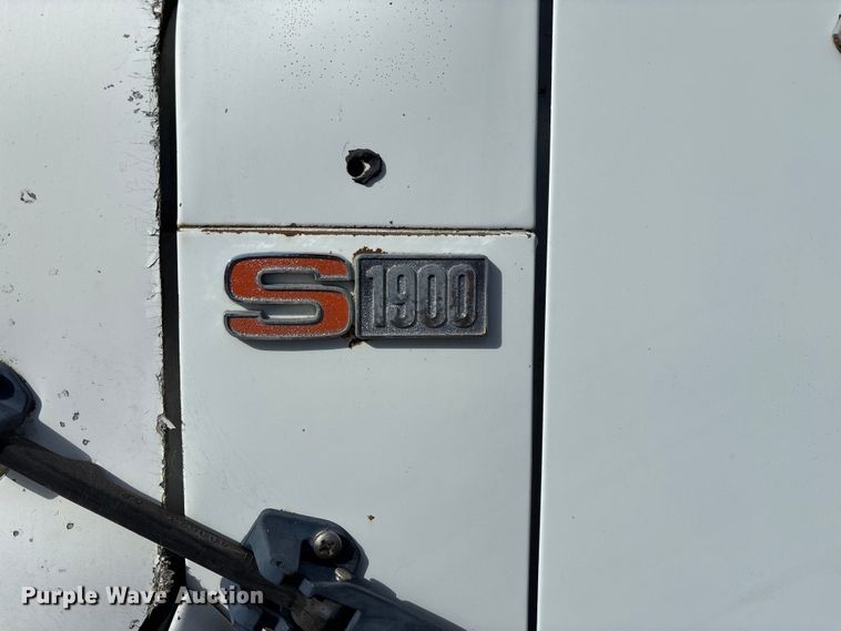 image for item EN5664 1986 International F1954 grain truck