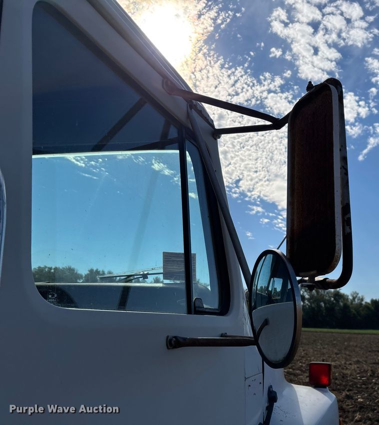 image for item EN5664 1986 International F1954 grain truck