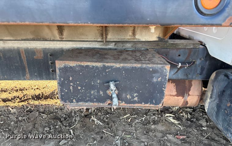 image for item EN5664 1986 International F1954 grain truck