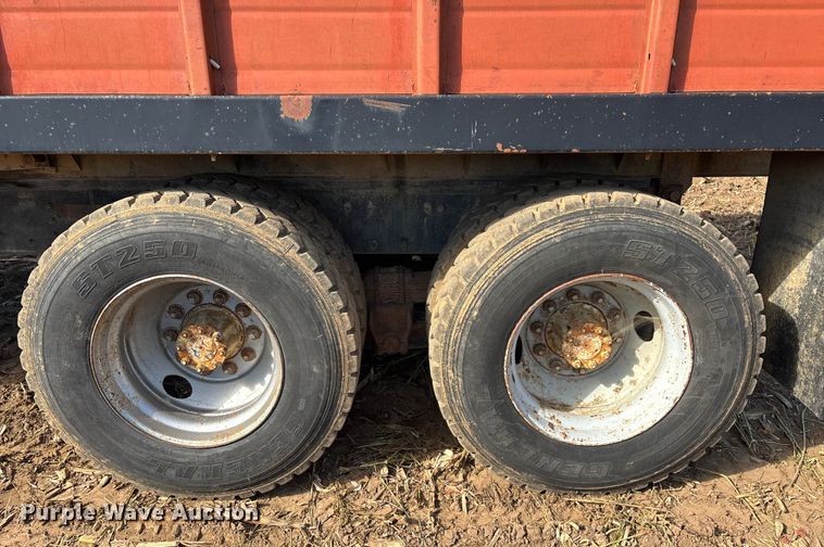 image for item EN5664 1986 International F1954 grain truck