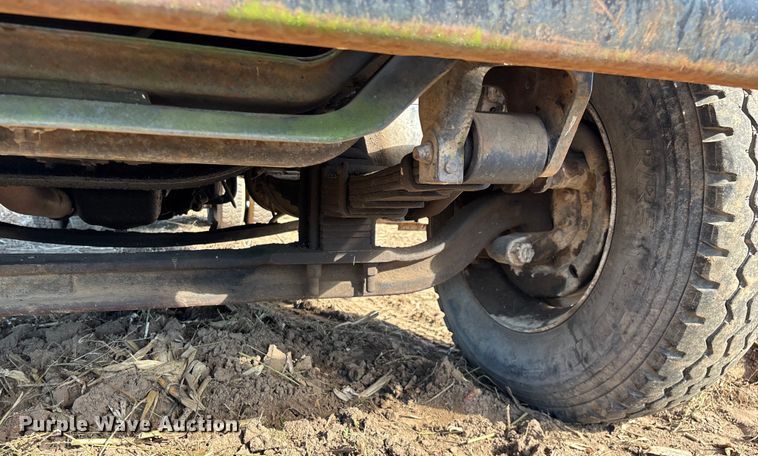 image for item EN5664 1986 International F1954 grain truck