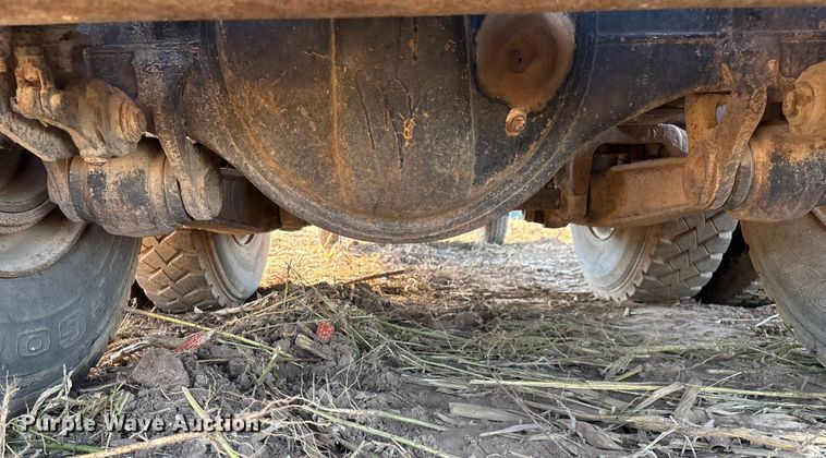 image for item EN5664 1986 International F1954 grain truck