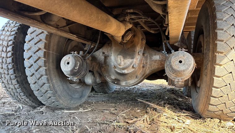 image for item EN5664 1986 International F1954 grain truck