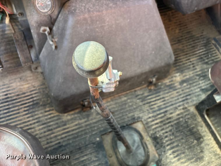 image for item EN5664 1986 International F1954 grain truck