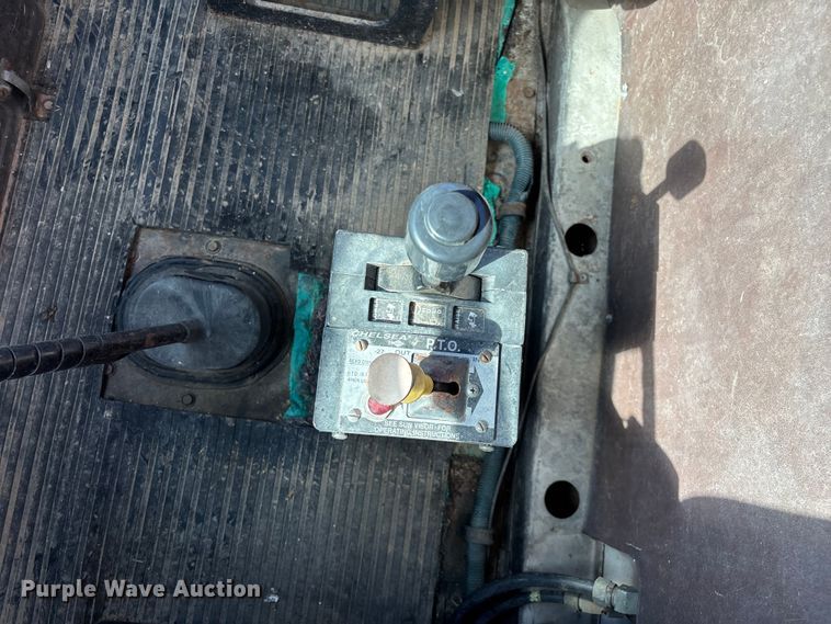 image for item EN5664 1986 International F1954 grain truck